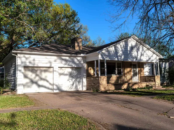 104 Michigan St, Winfield, KS 67156