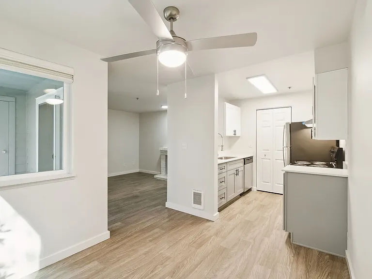 Spinnaker Apartments — Photo 7