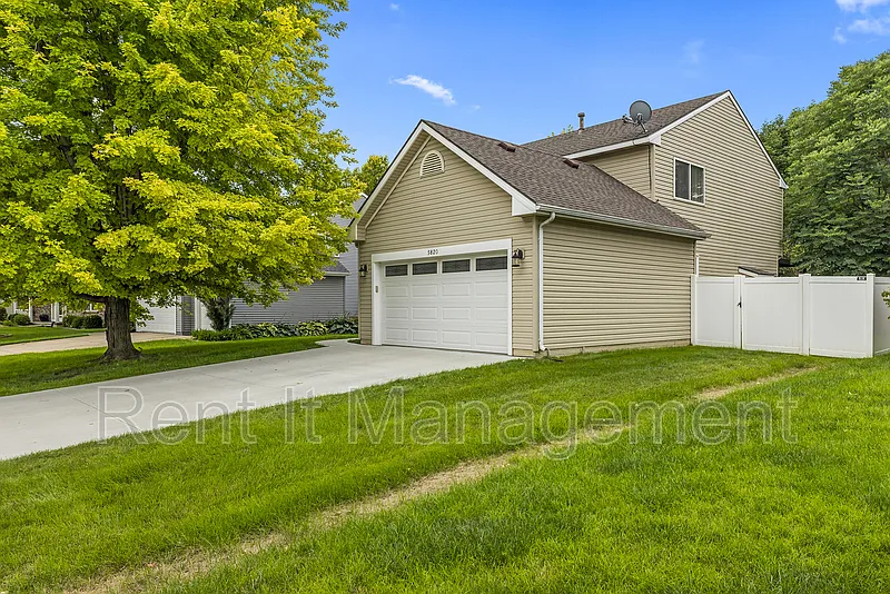 5 bed, 3.0 bath, 2939 sqft, $3,000 — Photo 3