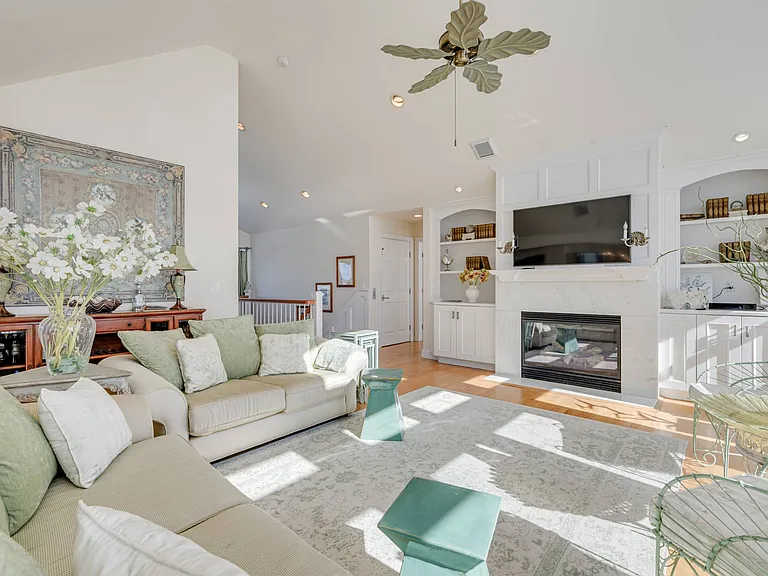 881 Dune Rd — Photo 9