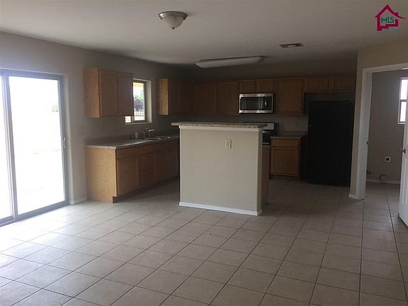 3rd image of 2917 Carretas Ct