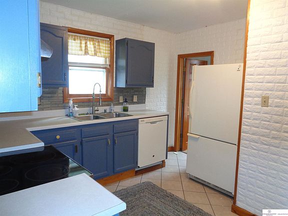 2nd image of 642 S 6th St