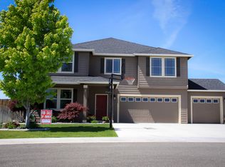 1836 Crab Apple Cir, West Richland, WA 99353