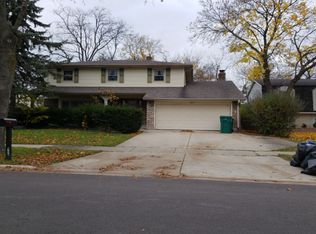 430 Sussex Ct, Buffalo Grove, IL 60089
