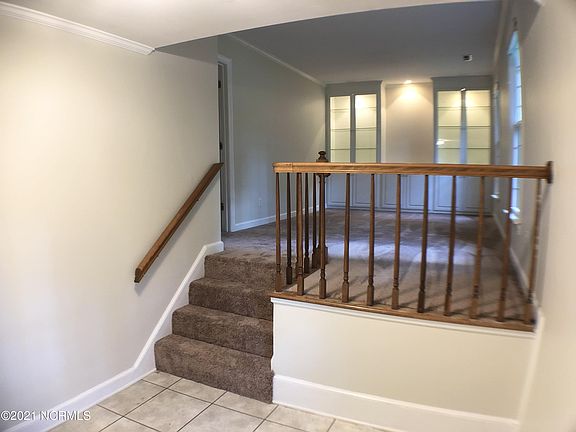 2nd image of 406 River Hill Dr