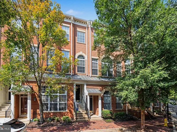 169 Martin Ln, Alexandria, VA 22304