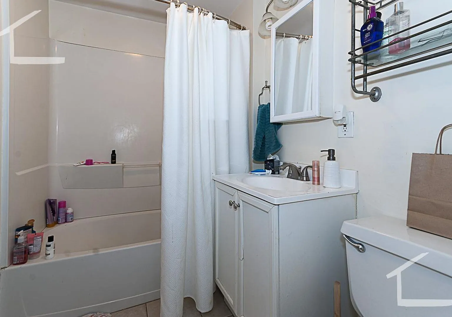 Nice 3 bed in Brookline — Photo 3