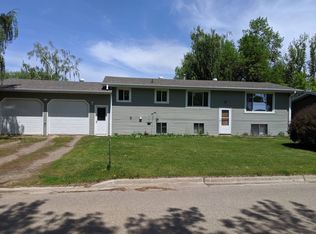 915 4th St NE, Fessenden, ND 58438