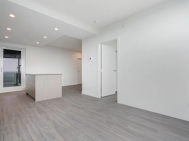 13615 Fraser Hwy #2403 — Photo 34