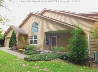 504 Oakbridge Dr, Hurricane, WV 25526