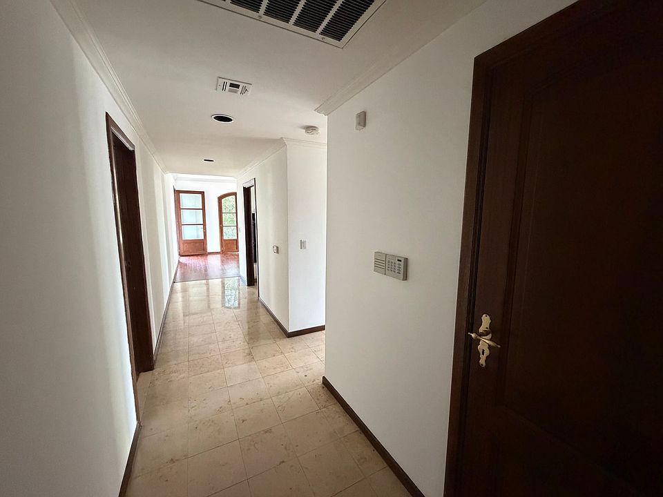 Building Photo 5