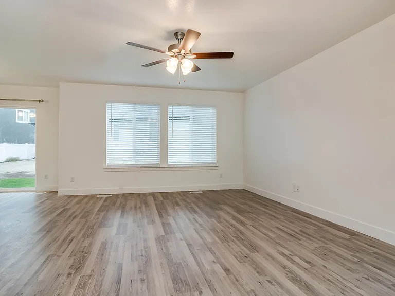 117 N Lasalle Dr — Photo 2