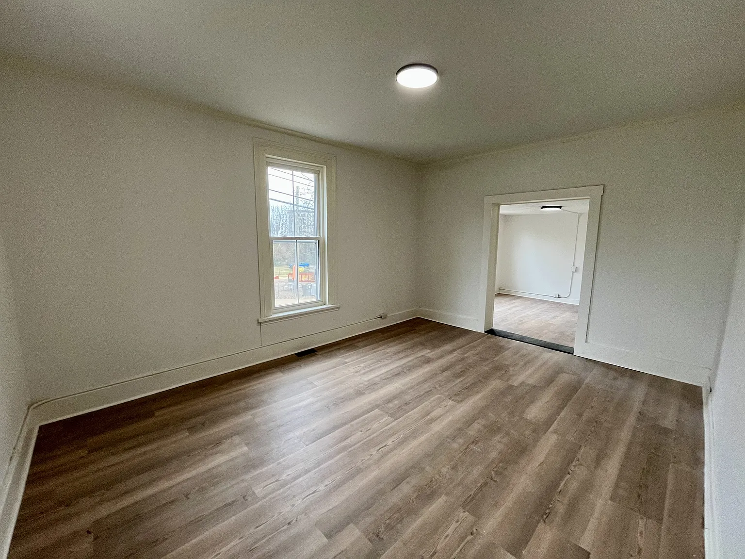 3 bed, 2194 sqft, $2,100 — Photo 3