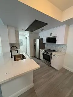 2 bed, 2.0 bath, 1070 sqft, $2,850 — Photo 2