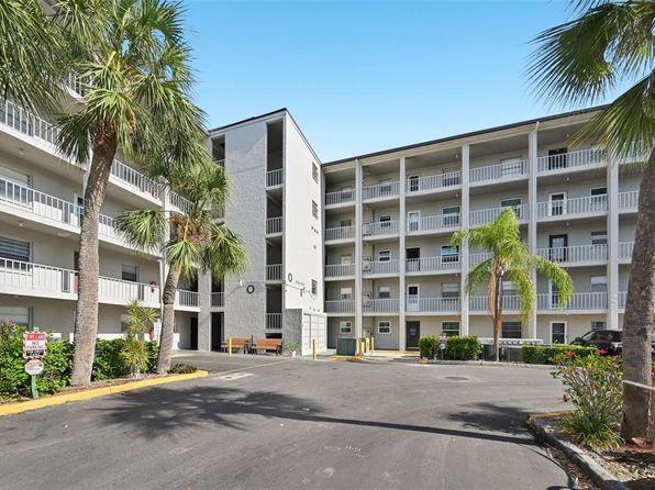 3272 Lake Bayshore Dr, Bradenton, FL 34205