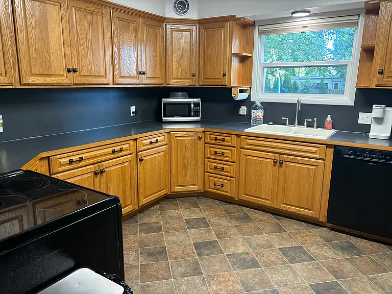 1405 Main St — Photo 8