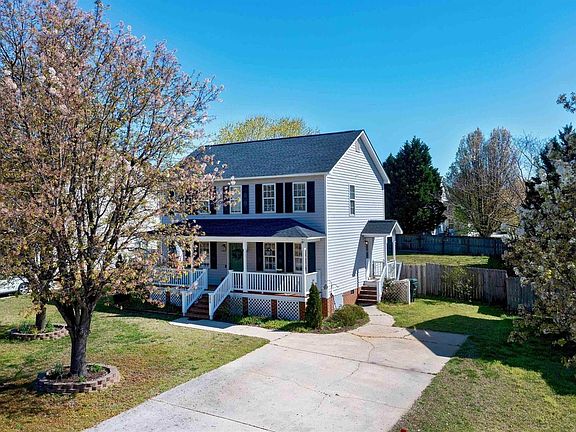 2nd image of 245 Pinecroft Dr