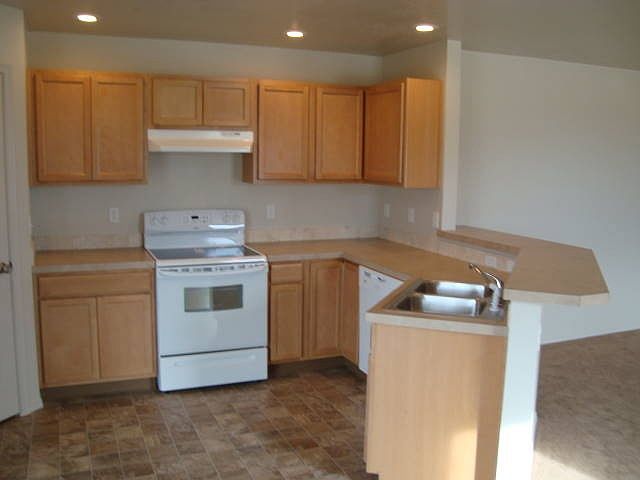 2nd image of 2405 N Blue Blossom Dr