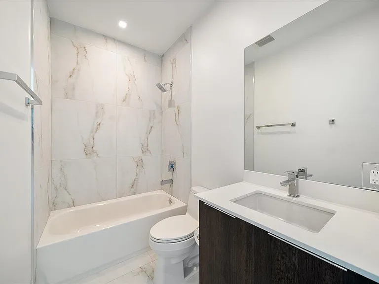 1052 N Victoria Park Rd — Photo 22