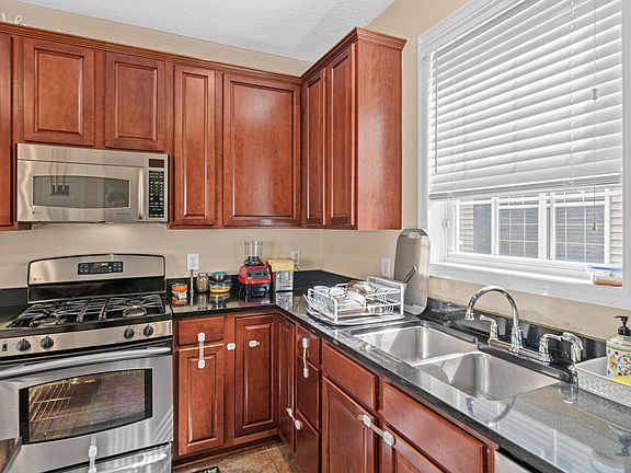 5th image of 15587 Crabapple Ln