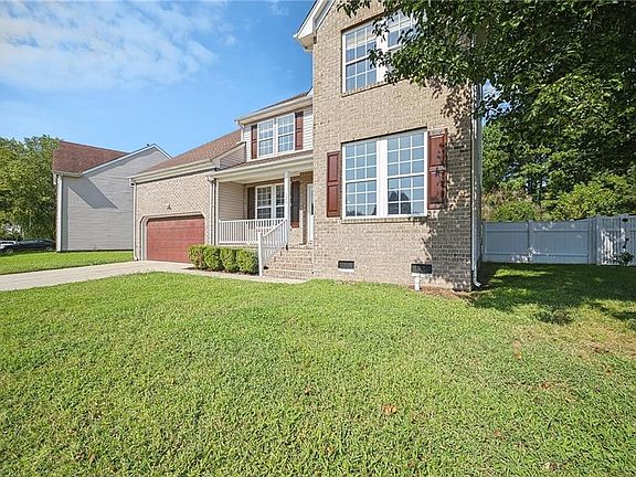 3rd image of 120 Lakes Edge Dr