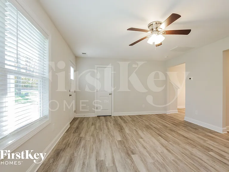 6631 Rockwell Blvd W — Photo 4