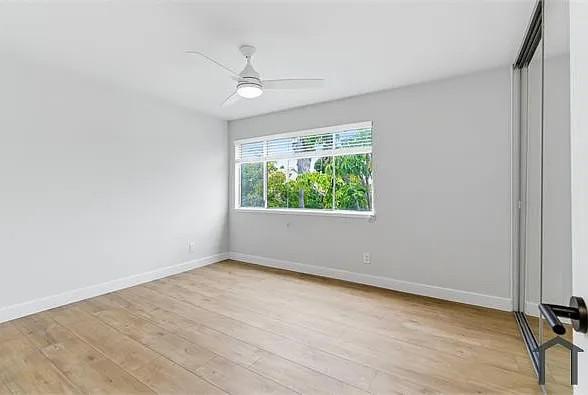1922 S Hobart Blvd #9 — Photo 14