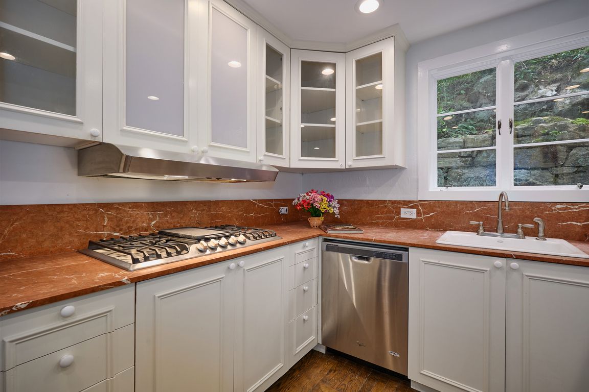 next background image