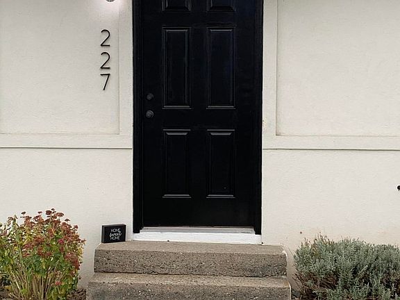 4th image of 227 4th St SE