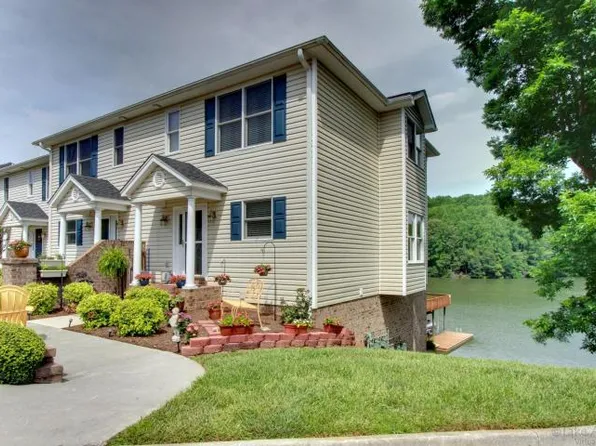 515 Cambridge Ct, Hardy, VA 24101