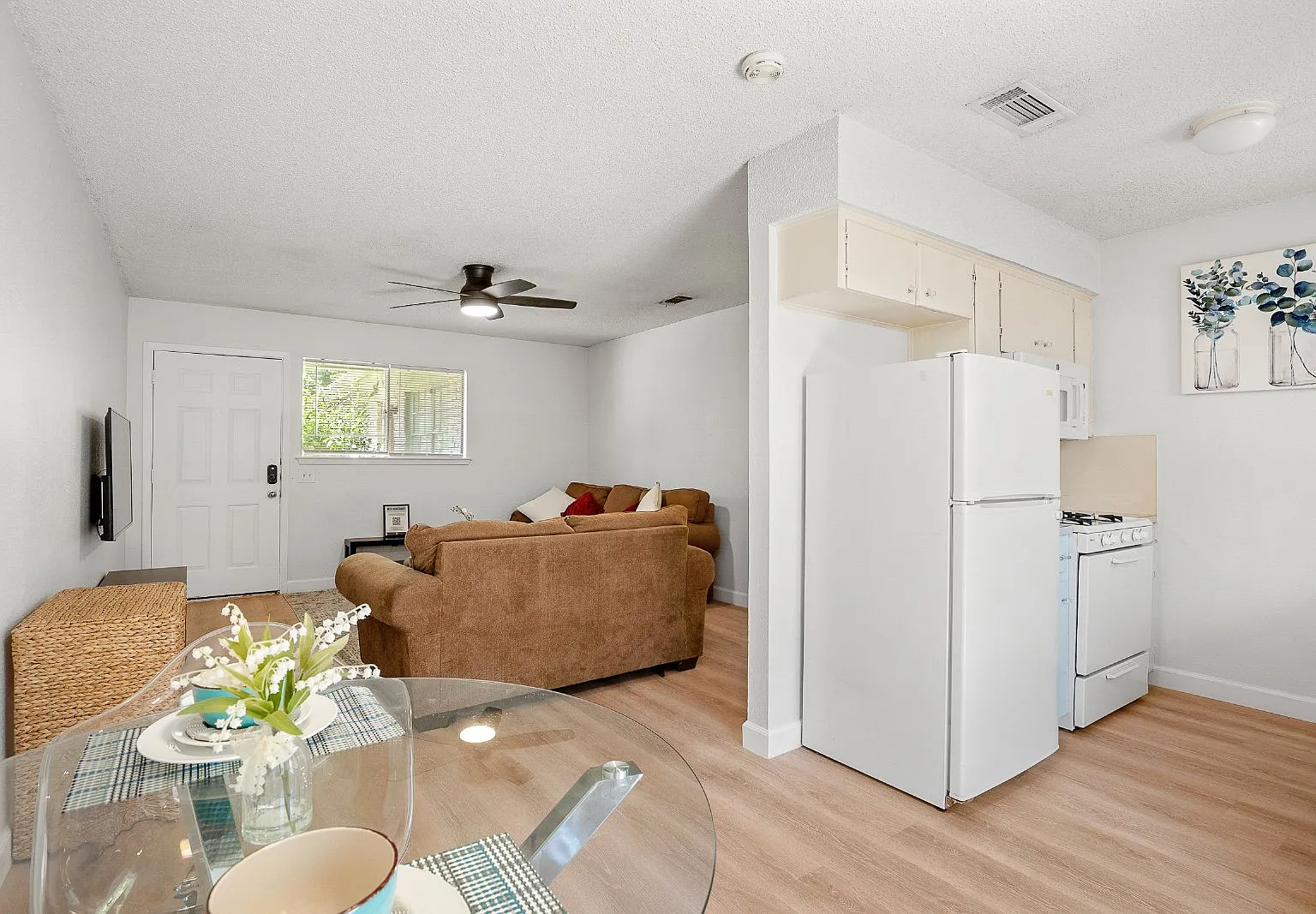 2 bed, 1.0 bath, 833 sqft, $1,450 — Photo 4