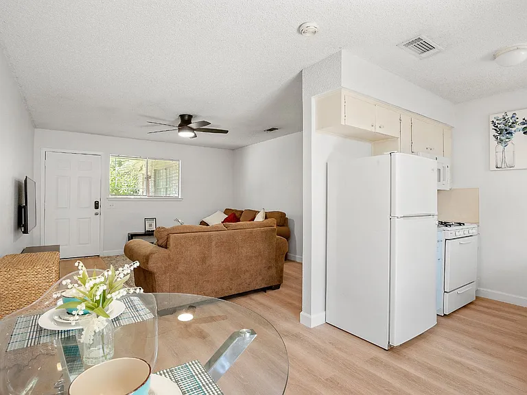 8603 Woodstone Dr #B — Photo 4