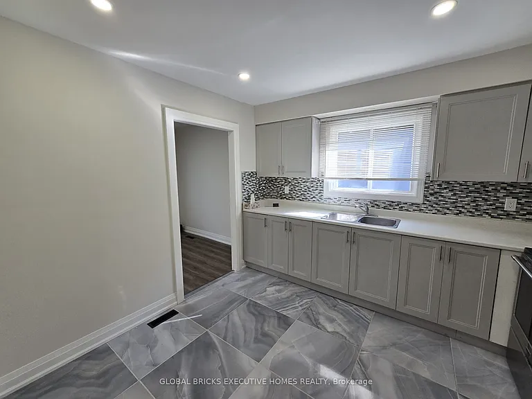 3285 Lansdown Dr #MAIN — Photo 8