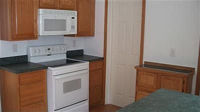 5th image of 324 Shelby St