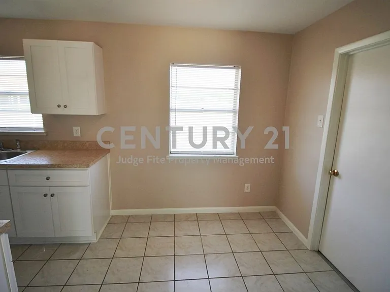 821 Rea Ave — Photo 13