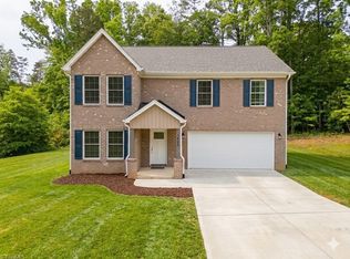 2948 Lashmit Dr, Winston Salem, NC 27103