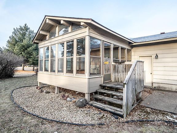 3rd image of 624 Park Dr
