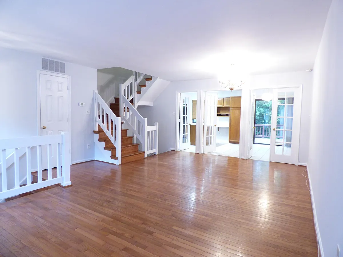 Building Photo - 6634 Westbury Oaks Ct