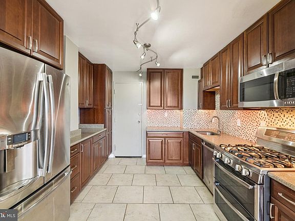 5th image of 10500 Rockville Pike Unit 704
