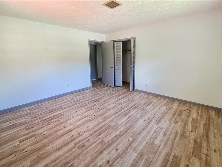 6684 Londonderry Dr — Photo 29