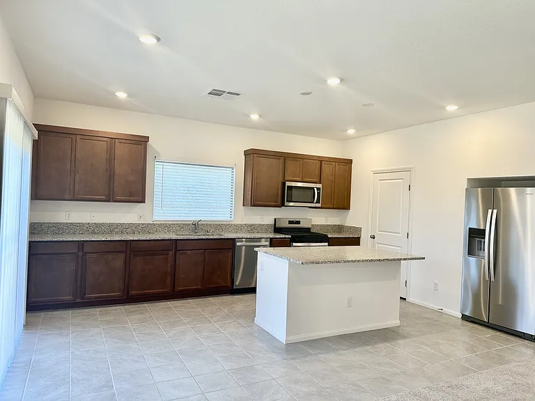 5595 Erindale Terrace Ave — Photo 3