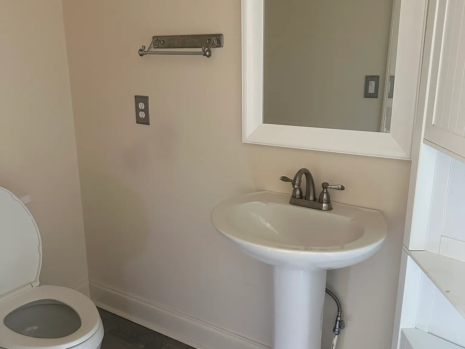 4 bed, 3600 sqft, $3,000 — Photo 2