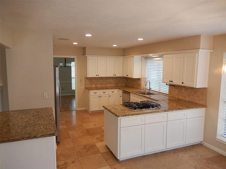 15214 Park Estates Ln — Photo 9