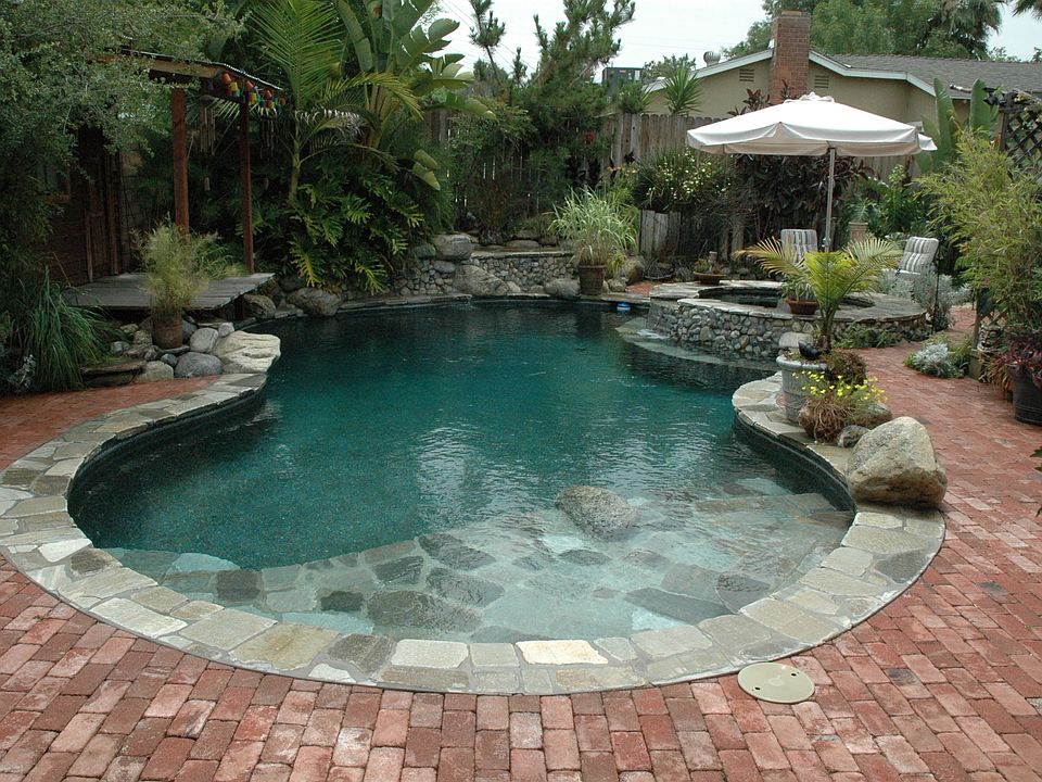 2nd image of 339 Nottingham Dr
