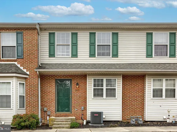 305 Country Club Rd #305, Red Lion, PA 17356