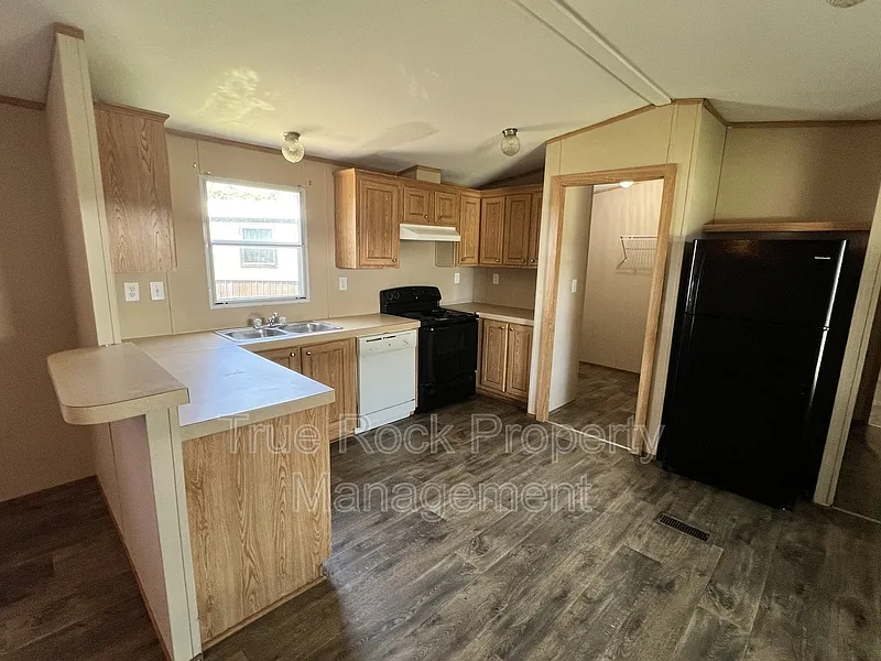 3 bed, 2.0 bath, $825 — Photo 3