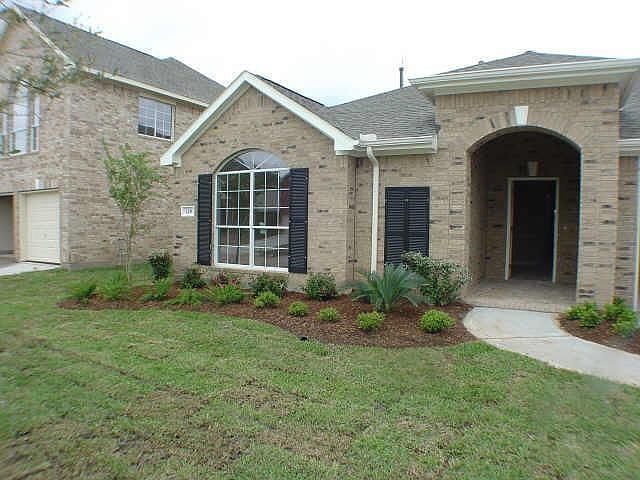 1st image of 128 Emerald Loch Ln