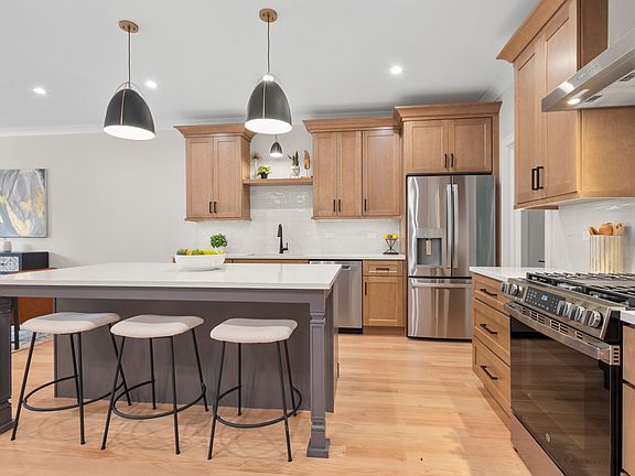 5th image of 11325 1st St