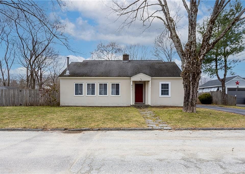 1st image of 33 Maple Leaf Rd