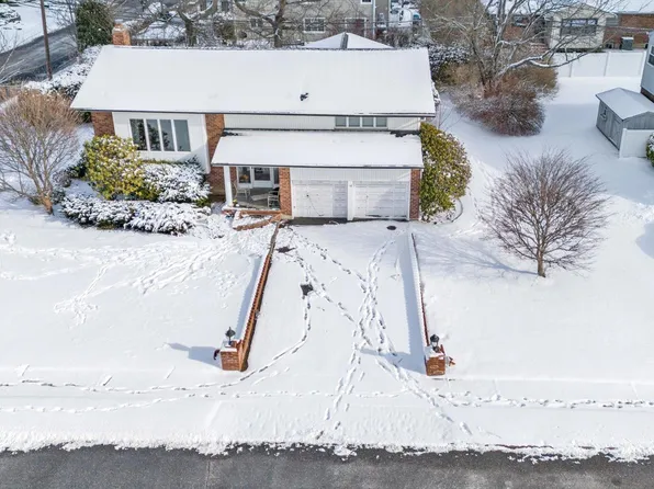 16 Otsego Place, Jericho, NY 11753